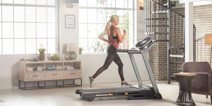 NordicTrack T-Serie: Laufband mit Steigung, Bluetooth, 136 kg Traglast